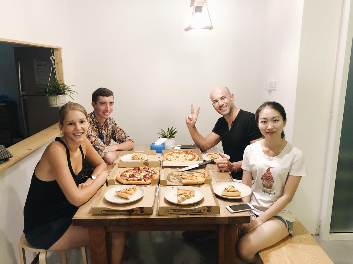 Cozy Hostel Kampong Sembulan Екстериор снимка