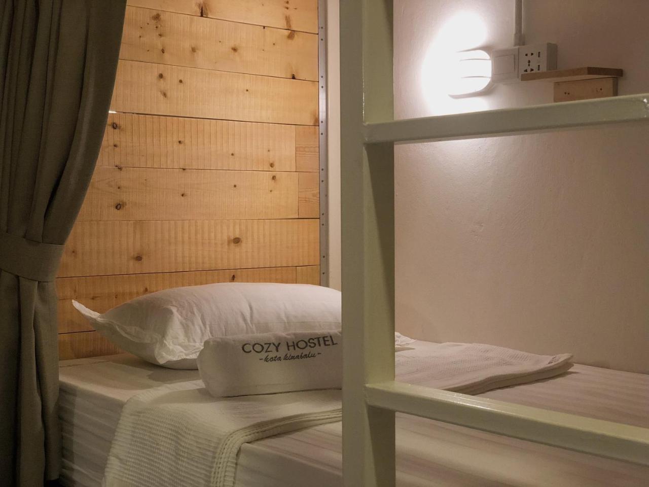 Cozy Hostel Kampong Sembulan Екстериор снимка