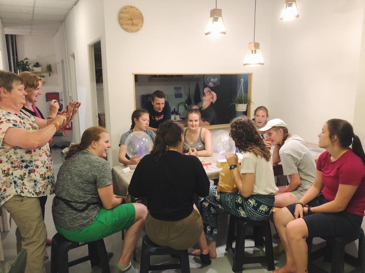 Cozy Hostel Kampong Sembulan Екстериор снимка